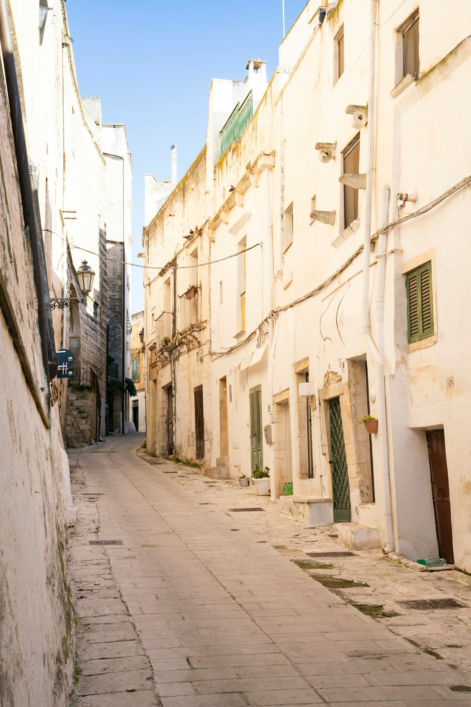 Ruelle blanche du centre historique d'Ostuni