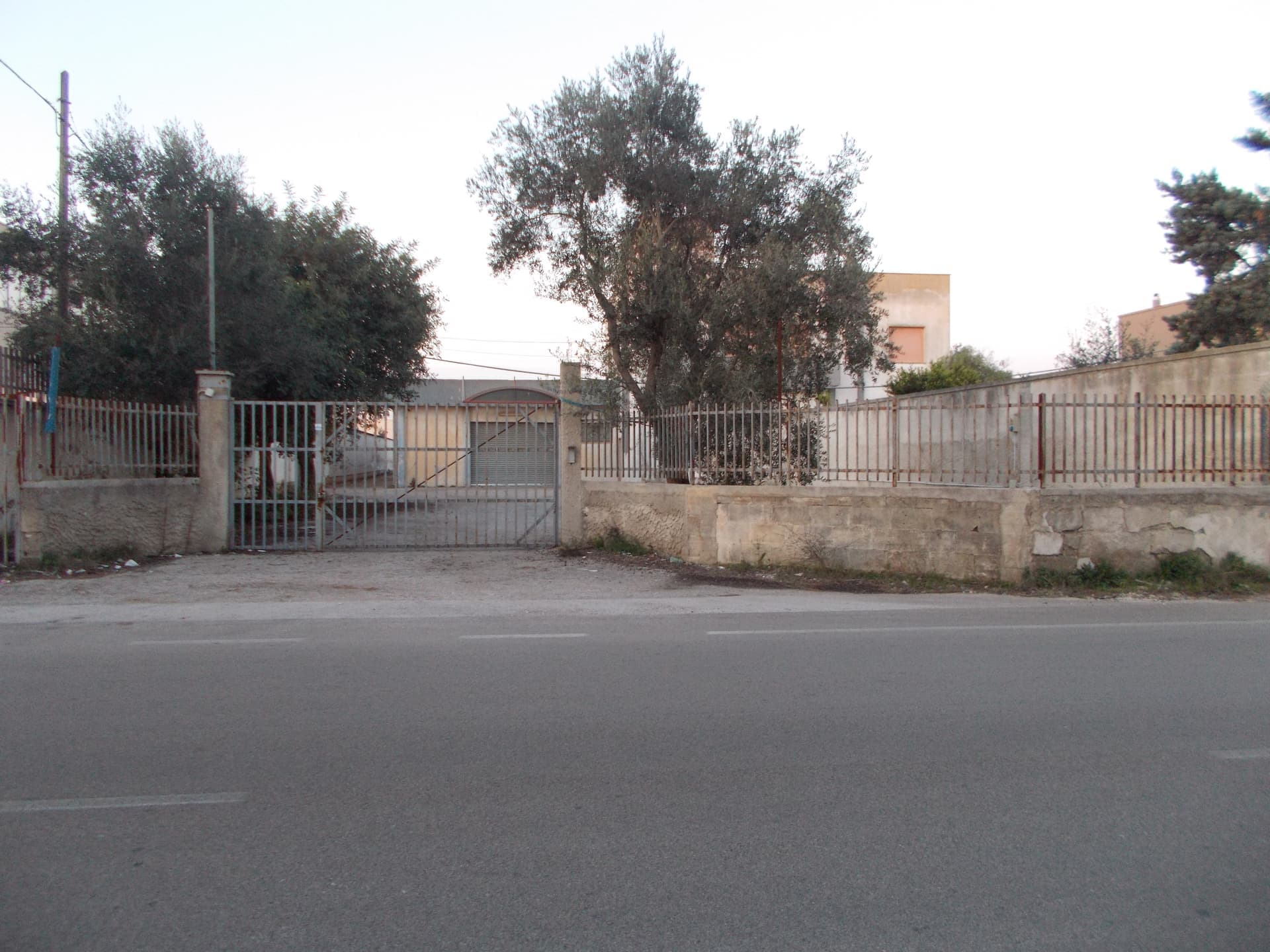 Capannone industriel à vendre à Francavilla Fontana - 350 m² avec terrain - Francavilla Fontana