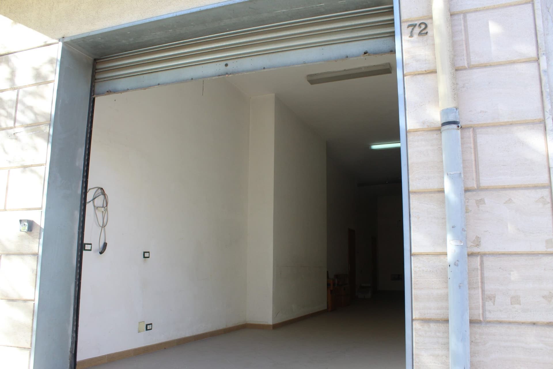Garage spacieux à vendre à Francavilla Fontana - Double accès - Francavilla Fontana