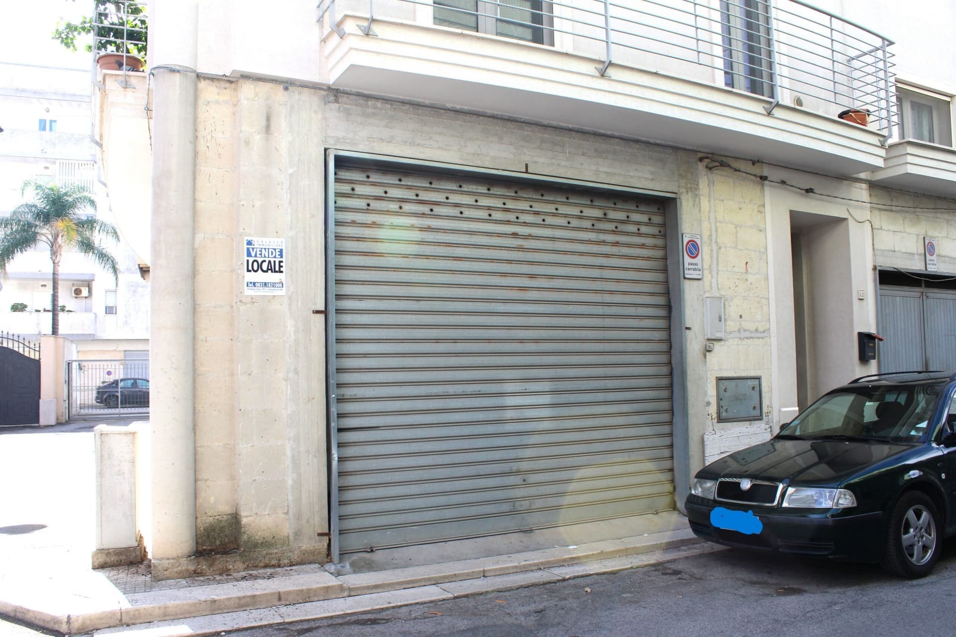 Grand local au rez-de-chaussée à Francavilla Fontana - Idéal garage ou dépôt - Francavilla Fontana