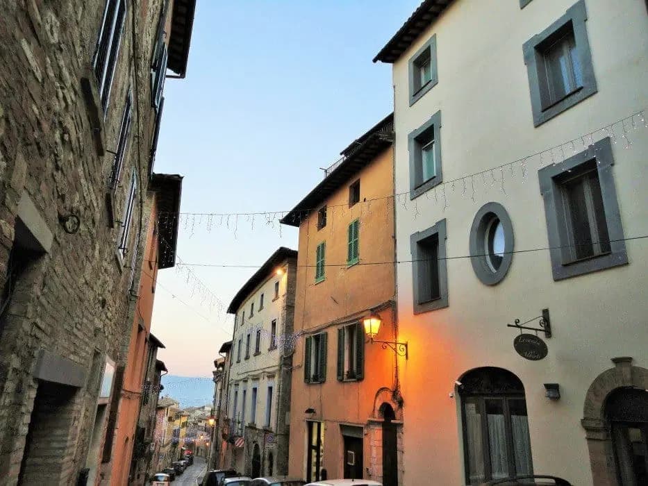 Hôtel à vendre au cœur de Todi, idéal pour investisseurs