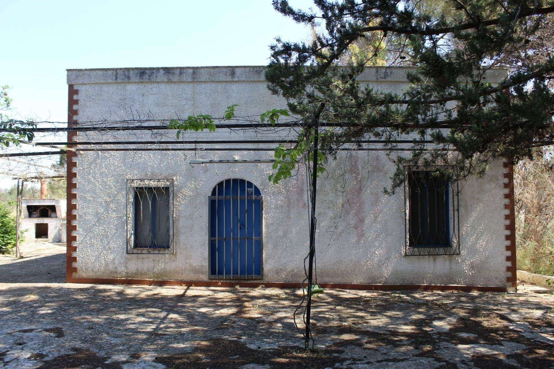 Charmante propriété rurale avec terrain de 13 500 m² à Sava, Pouilles - Sava