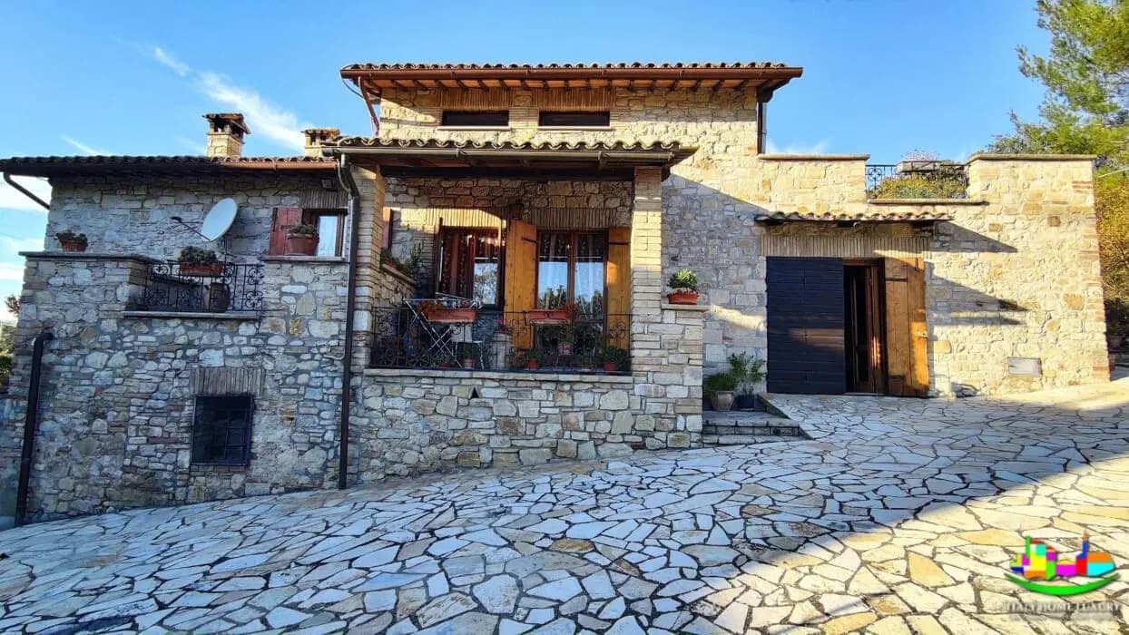 Maison 6 pièces 300 m² — Case in vendita Todi (Perugia)